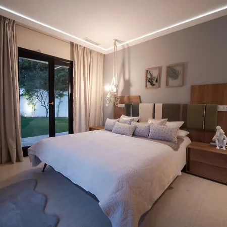 Blue Lagoon Villa *