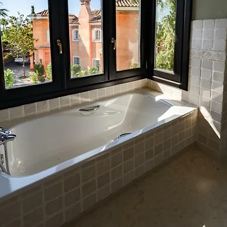 Blue Lagoon Villa *